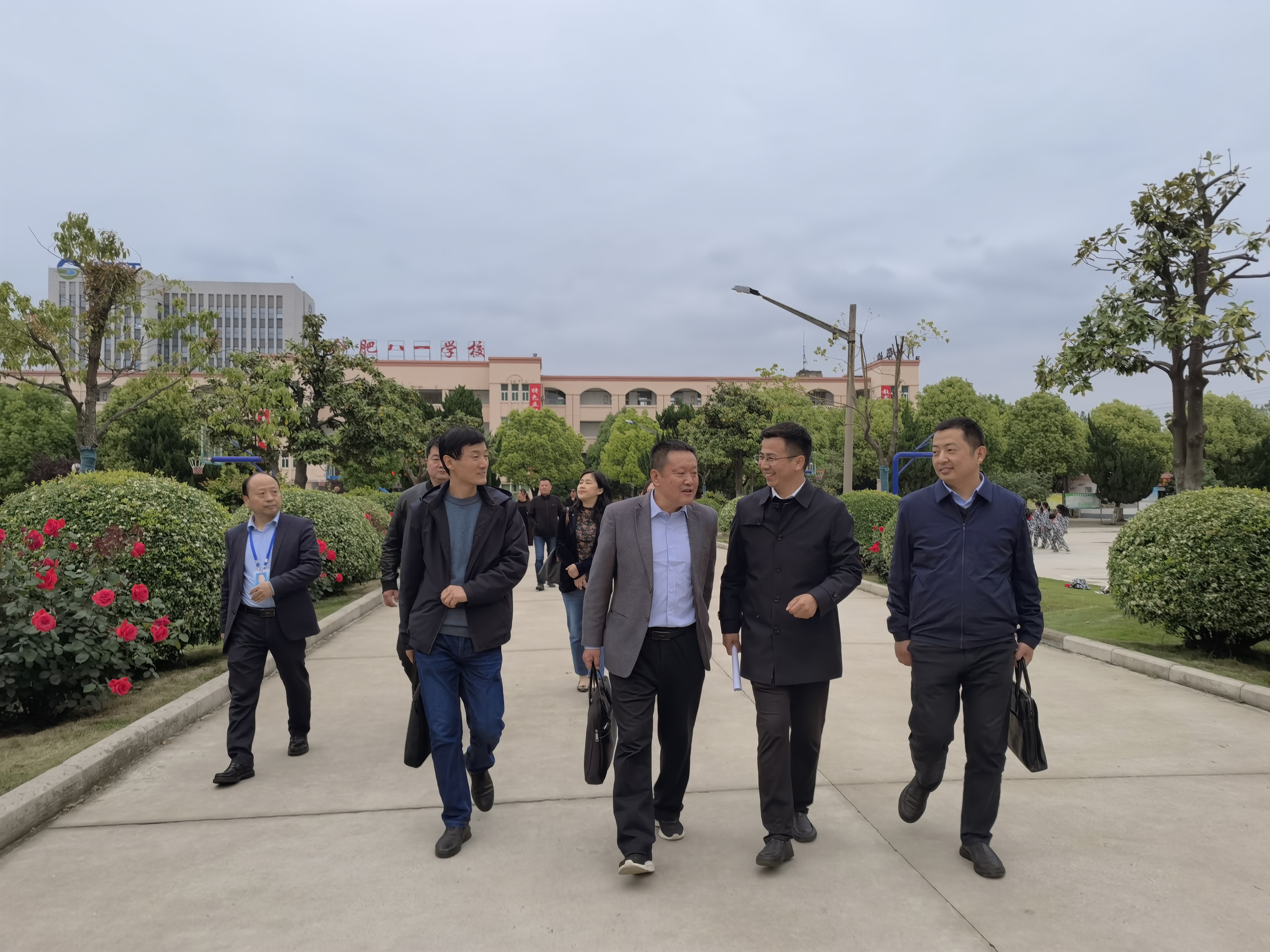 坚持优质特色教育 迎接省市专家督察