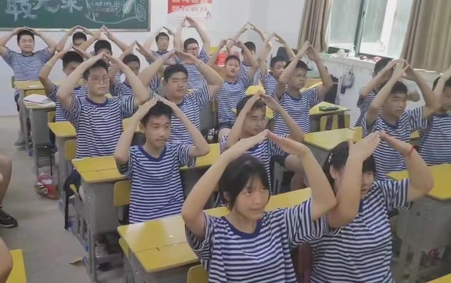 699b02886a14975228a8a42a0f7c1d8